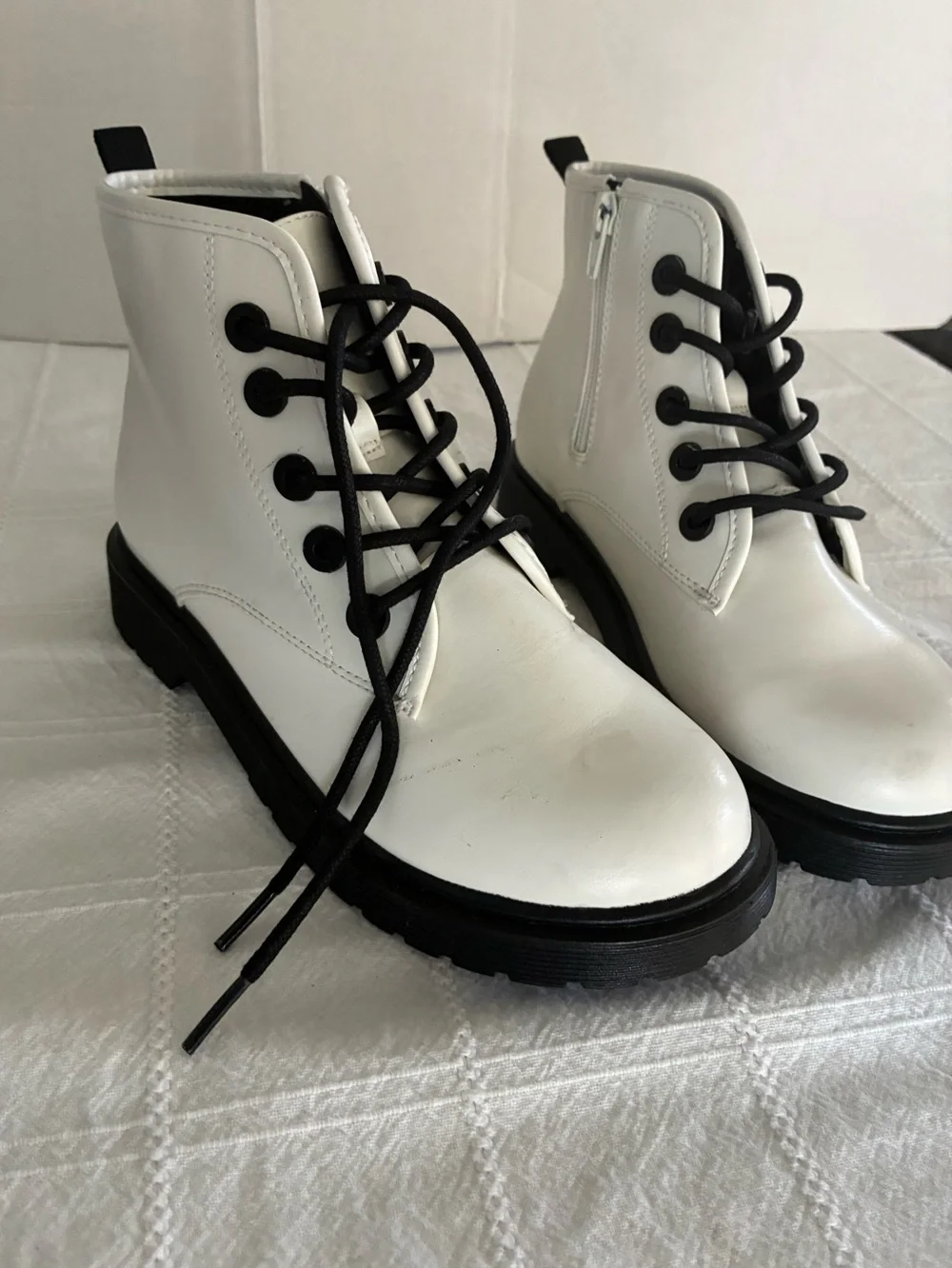 Steve Madden Y2K Shortie Lace Up Lug Sole Side Zip Combat Boot White Size 5